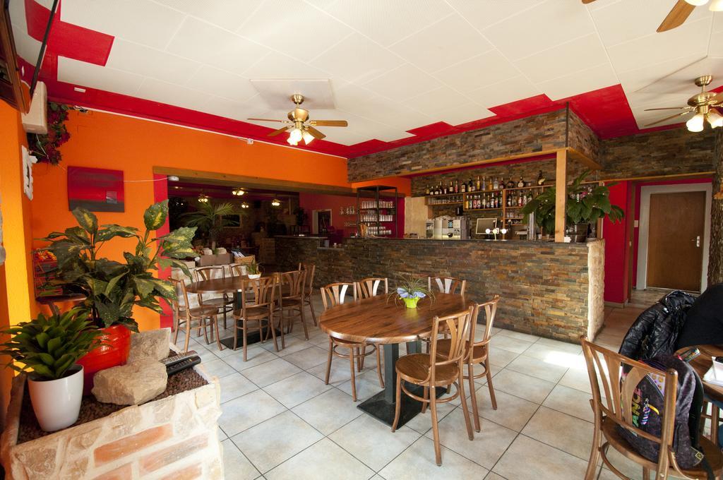 Hotel Bellavista "Bellevue" Saignelegier Ngoại thất bức ảnh